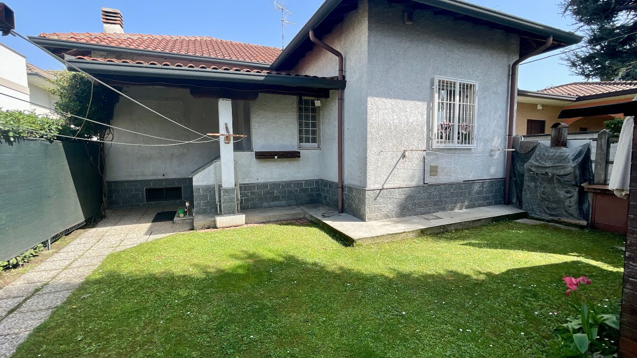 TOUR di una VILLA SINGOLA con GIARDINO e TAVERNA | Via per Cascina Emanuela 15, Solaro (MI)