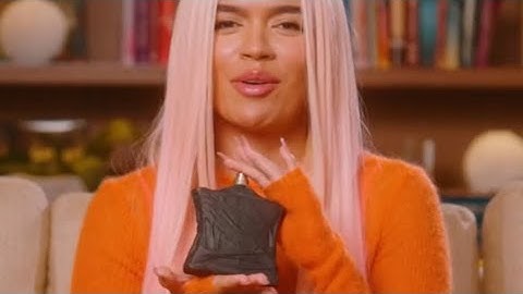 El perfume QUE USA KAROL G