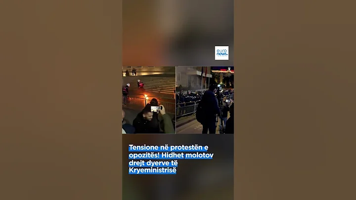 Tensione në protestën e opozitës! Hidhet molotov drejt dyerve të Kryeministrisë