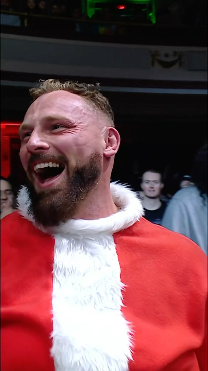 Ridge wanted to get in on the Christmas chaos ? #WWENXT