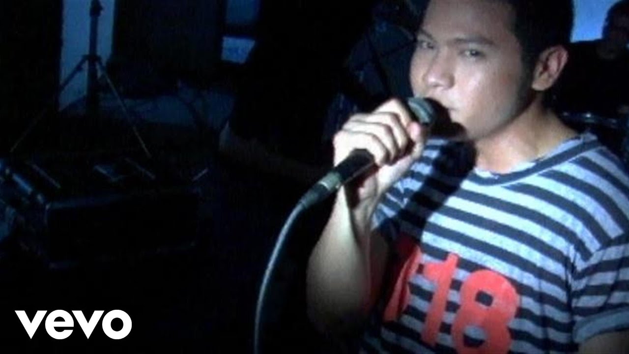 ปกเพลง ไม่แคร์ — FLURE