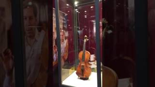Cremona Mondomusica 2016 - Violin girl playing a Parma Guadagnini