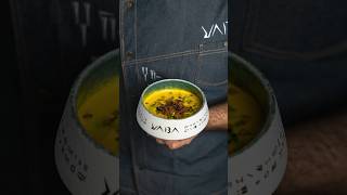 ‎شوربة عدس بزيت البقدونس مع العدس مقرمش | Soup garnished with parsley oil, crispy lentil,