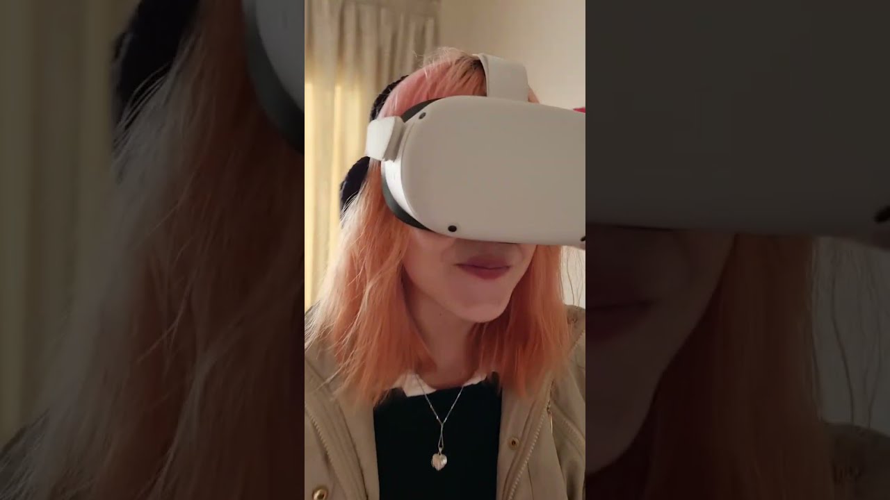My girlfriend tries VR for the first time...
