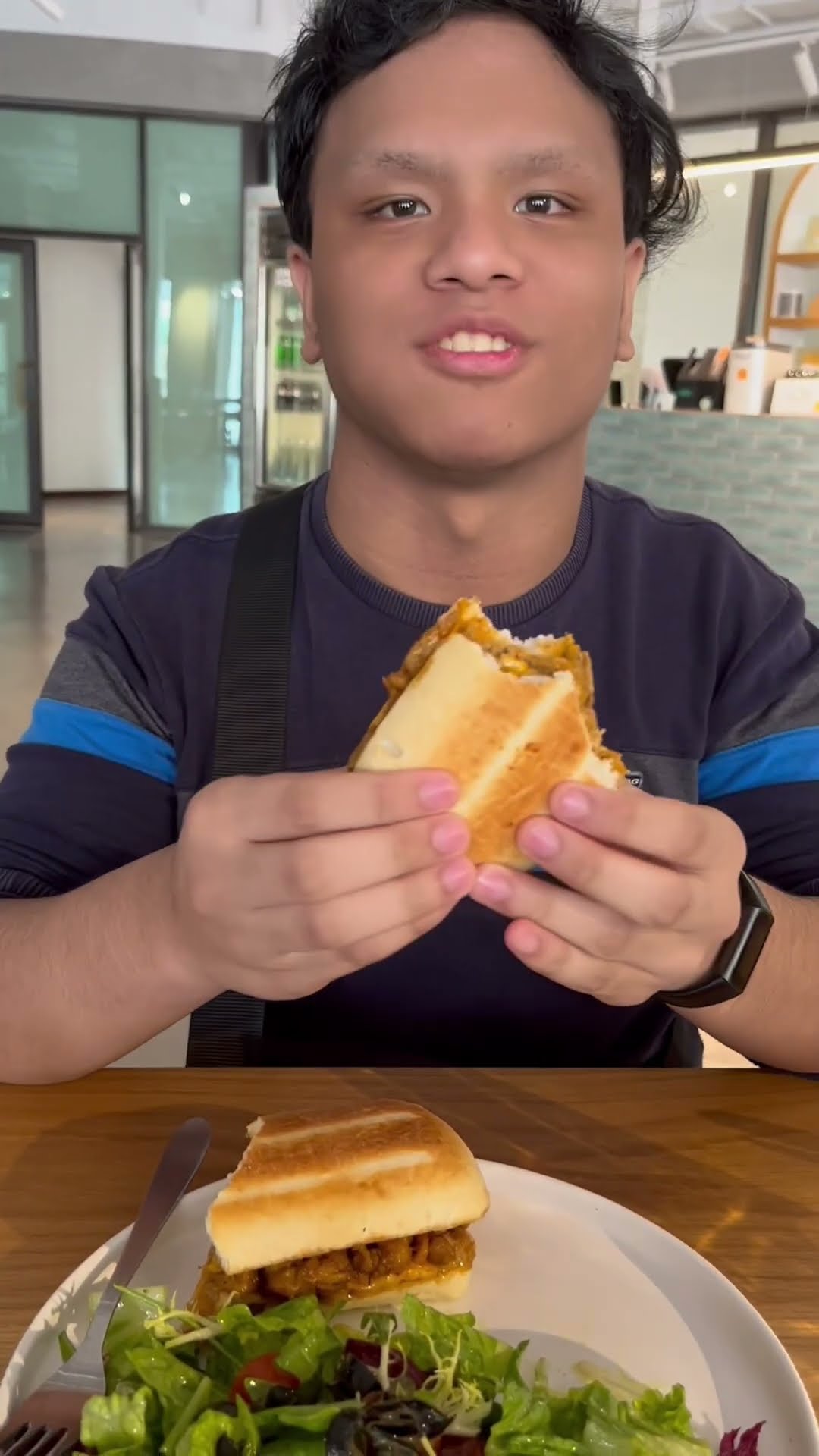 Minivlog 1 : Foodie Avenue #greentea #pie #foodshed #qasralhosn # ...