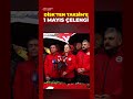 DİSK üyeleri, 1 Mayıs sebebiyle Taksim Meydanı’ndaki Cumhuriyet Anıtı’na çelenk bıraktı