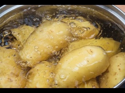 Картошка станет еще вкуснее, если вы добавите при варке один ингредиент