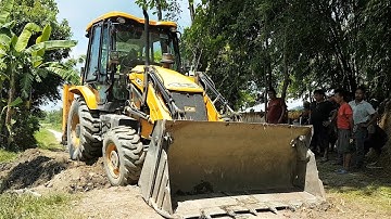 JCB Working For Village Road Construction - JCB Leveling Mud in Road - JCB Video