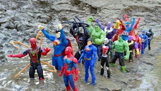 Superheroes Avengers!!! hunting toys superheroes spiderman,iron man,hulk & captain Amerika