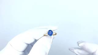 Vidéo: Bague en or gris 18 Cts ornée d'un saphir ceylan et de diamants. Taille 51.