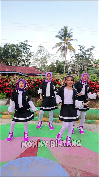 kira kira nazwa kesurupan apa tu guys wkwk  #dance #viral #shorts #fyp #mommybintang #bocilsquad