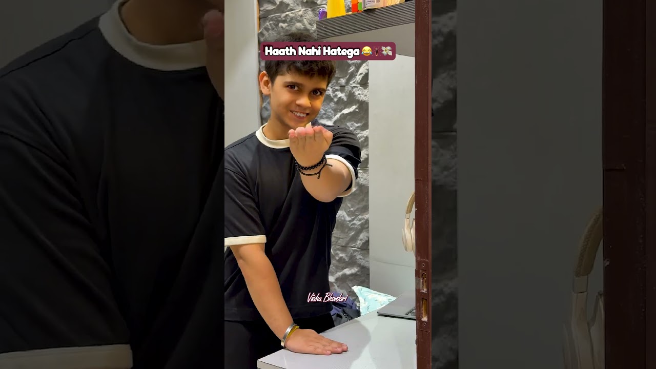 Haath Nahi Hatega 😂🪳💸 #shortsfeed #funnyshorts #shorts #hand #money