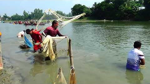 Unbelievable Cast Net Fishing - Fisherman vs River Catch Netting.