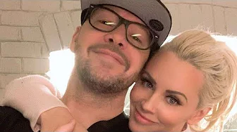 Jenny McCarthy reveals she 'loves' husband Donnie Wahlberg's peer on The Masked Singer Jenny McCarthy reveals she 'loves' husband Donnie Wahlberg's peer on The Masked Singer