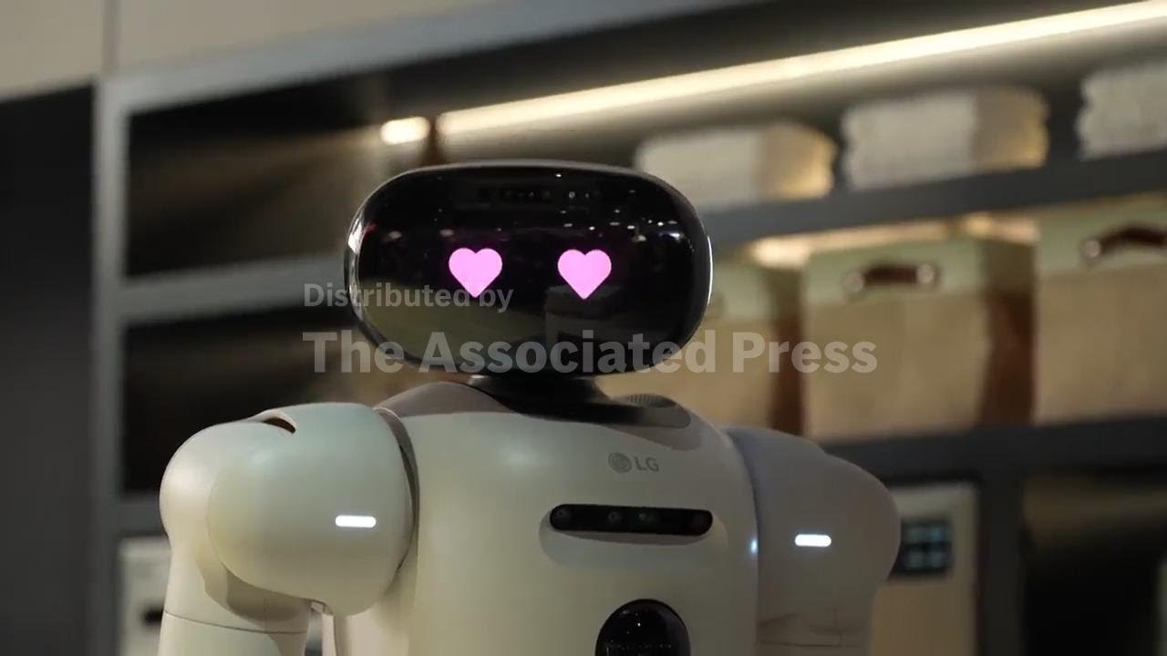 LG's new laundry-folding robot makes its debut at CES - YouTube