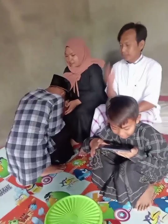 sungkem kepada ortunya #beritaviral #sungkeman #harirayaidulfitri2025#kumpulansholawat #live