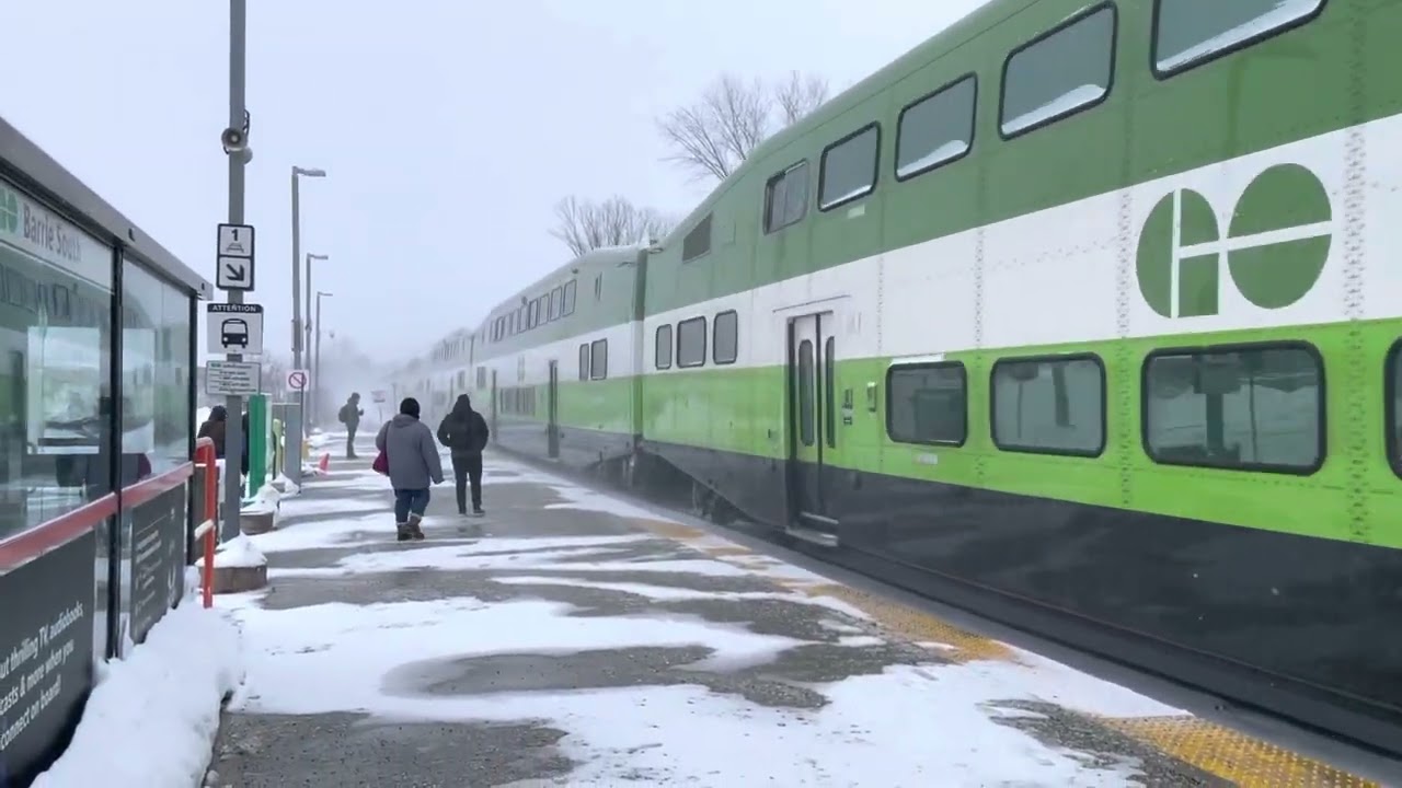 GO Rail flys into Barrie South on its way to Toronto