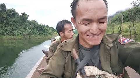 yuav mus raws npua teb caum saib lawb cov phooj ywg sawv daws