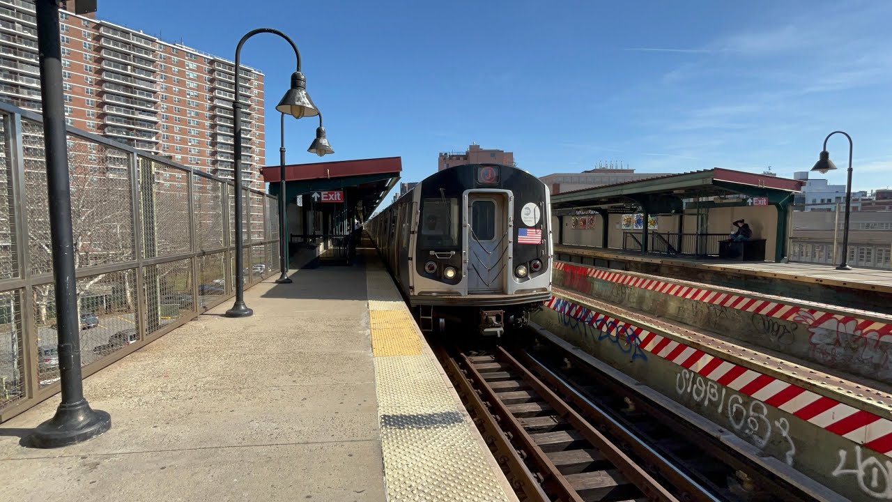 Canadian R143 Train R143 (J) train entering Lorimer st - YouTube