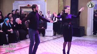 Кавказская красавица танцует лезгинку