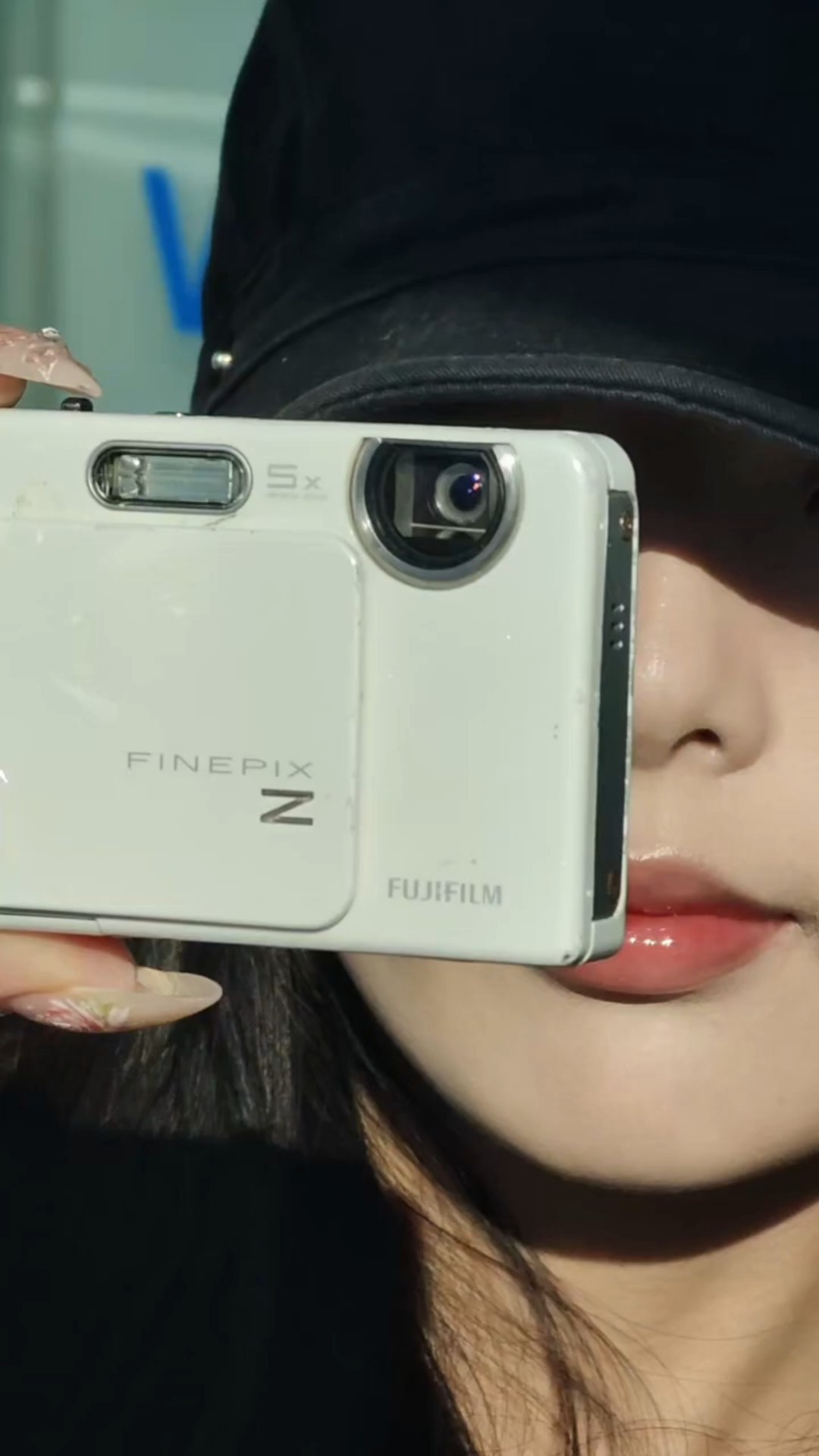 fujifilm z300 ccd camera, bluish and heavy red color. Like provia