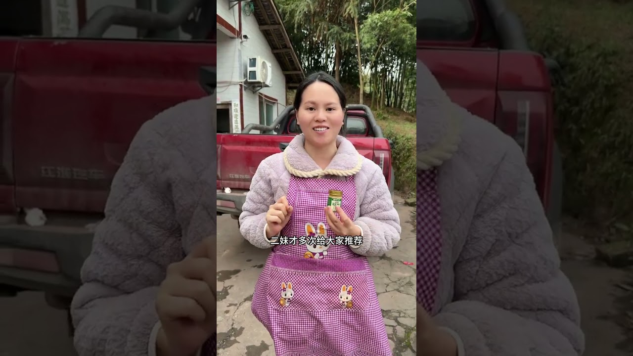 你们熬猪油都是用肥肉还是板油熬呢，今天村里杀猪鑫哥买了五六十斤肥肉熬出满满两大盆，油渣更是金黄金黄的，很是喜人