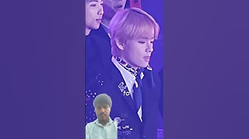 V is jealous when suho looked at Jisoo 🤨😡 #jisoo #kimtaehyung #vsoo #taesoo #mubarak9631 #2025 #3d