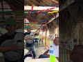 Mientras almorzábamos se nos acercó este hombre cantado esta adoración ❤️🙏 #youtubeshorts