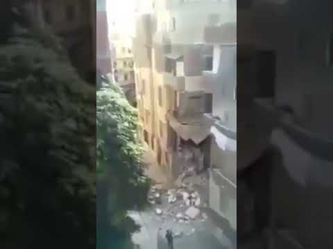فيديو لحظة انهيار منزل في محرم بك بالاسكندريه