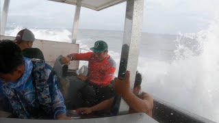 Detik-Detik Cemas Bot Pecah Masuk Air Mancing Di Pulau Jarak Nyawa Jadi Taruhan Bot Boleh Karam s311
