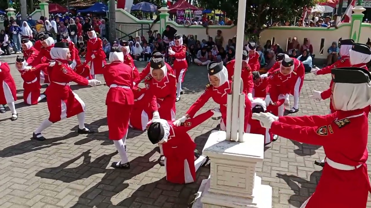 PLETON PUTRI SMP N 2 LENDAH