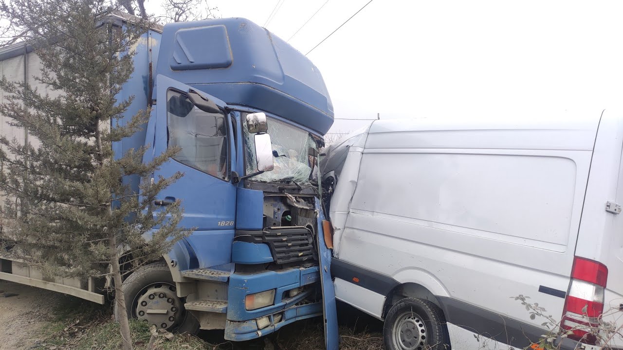 Xaçmazda ağır qəza! Mersedes və TIR toqquşub, 3 nəfər yaralanıb! ( Yeniləndi - Bir nəfər ölüb!)