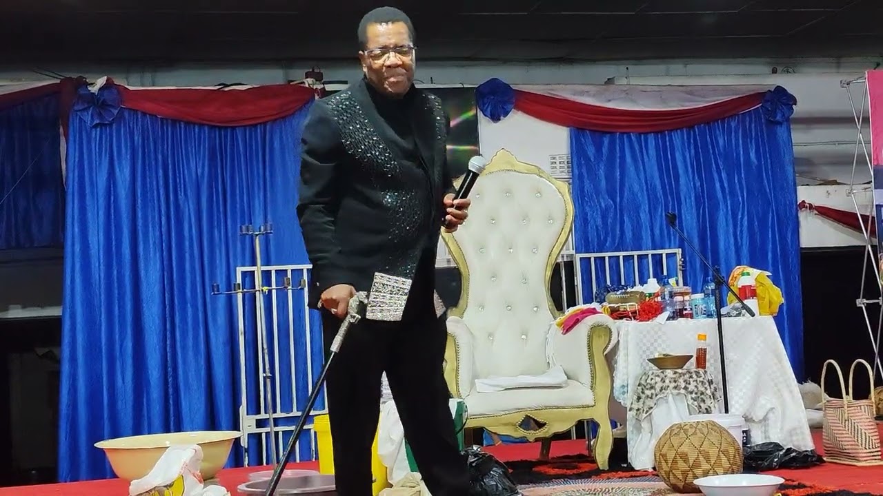 Useze waqeda uMprofethi maQhawe eZulu ukugeza abantu. Uqeda khona manje ezintatha