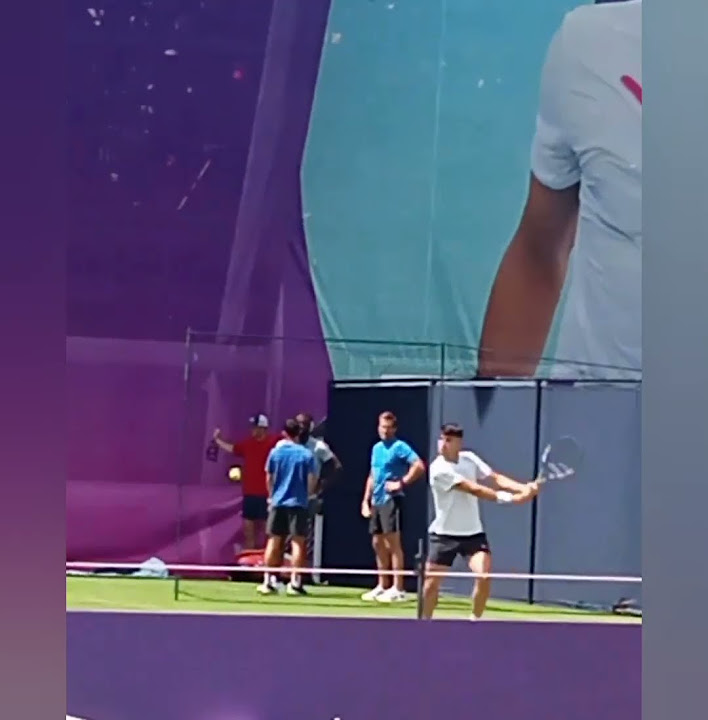Carlos alcaraz returning andy murray s serve in a practice set point