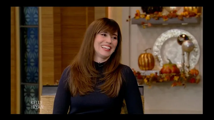 Linda Cardellini  - Live with Kelly and Ryan (2022)