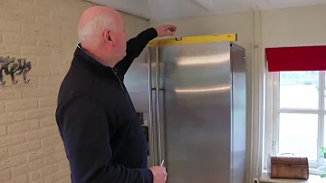 Wie weit muss ein Side by Side Kühlschrank von der Wand weg stehen?