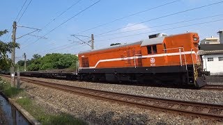 7201次貨物列車通過大林鎮中興路地下道