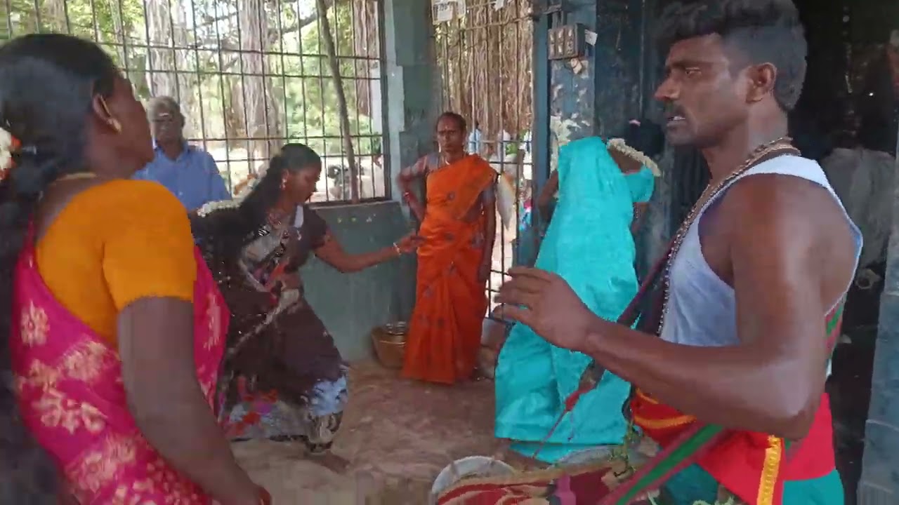 பெண் மீது வந்த வீரபத்ரன் சாமி | பெரியாயி எல்லைப்பிடாரி அழைப்பு | பம்பைசெந்தில்குமார் பூசாரிப்பாட்டு