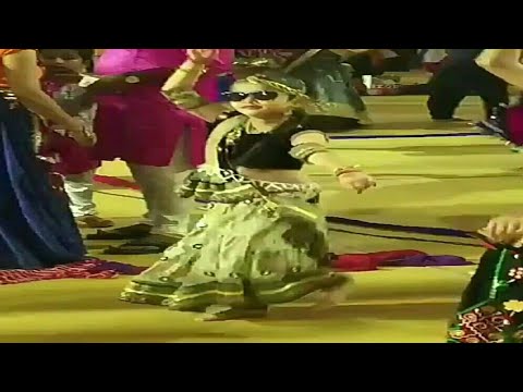 Char char bangdi wali gadi layi du tane!! Cutest girl dance!!πππ