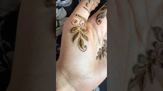 Floral fingertips & swirl dreams🌿 #trendingshorts #fingerhenna #hennaflowx #mehandi #simplehenna