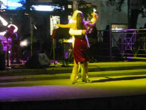 Oscar Benavidez e Laura Francia - alcuni momenti di uno spettacolo di tango con i Del Barrio