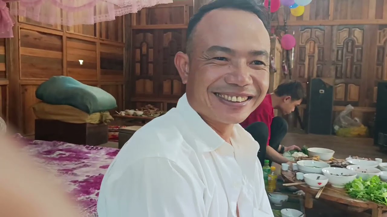 Mùng Ba Tết Tòng sỏm với bà tươi Bản lọng chạng tuần giáo Điện Biên hát rất hay và có ý nghĩa 