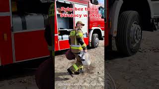 Ryby pod lodem bez tlenu. Strażacy ruszyli na pomoc