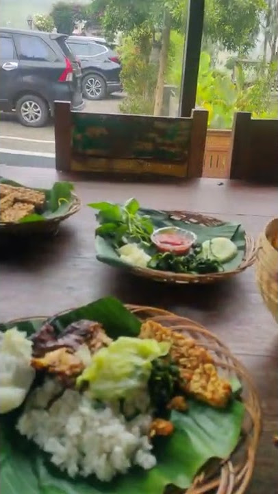 Story wa makan di restoran bawang bromo