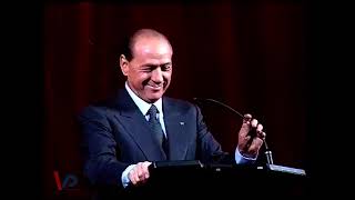 1997, un commosso Silvio Berlusconi al teatro Giotto di Borgo San Lorenzo