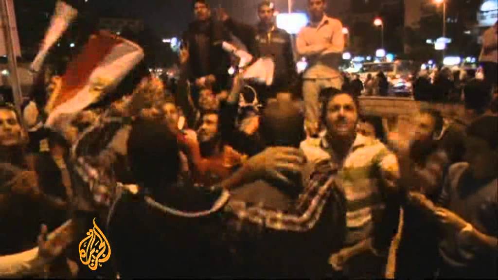 انقسم المصريون حول مرسوم الرئيس مرسي