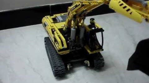 LEGO TECHNIC 8043 Excavator (in action)