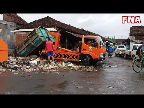  Truk  sampah  otomatis saat truk  menaikan bak  sampah  YouTube