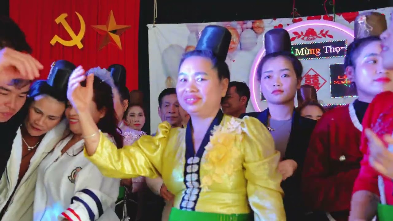 QUẨY TƯNG BỪNG LỄ MỪNG THỌ ÔNG BÀ LÃNH -XƯƠNG TẠI NHÀ VĂN HÓA BẢN CỤ - XÃ THUẬN CHÂU