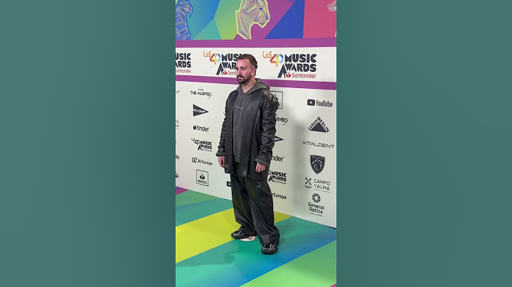 Zzoilo posa en la alfombra roja de Los 40 Music Awards